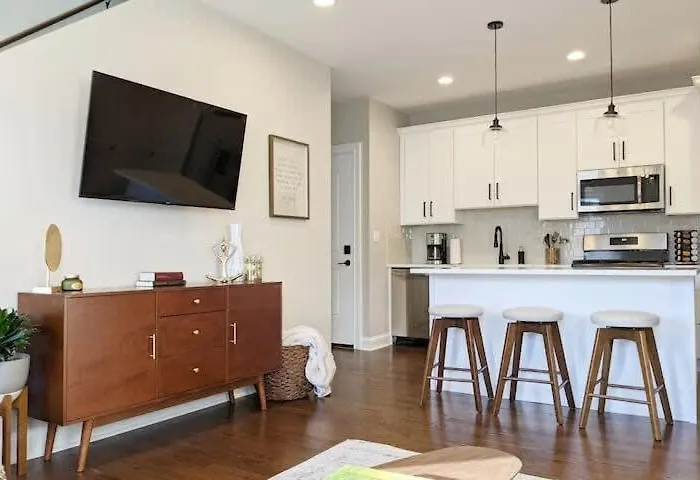 Modern 4 Bedroom In Lakeview