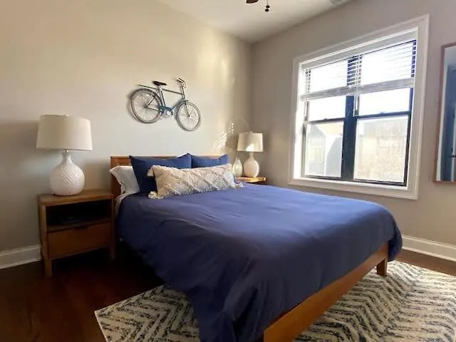 Modern 4 Bedroom In Lakeview Chicago