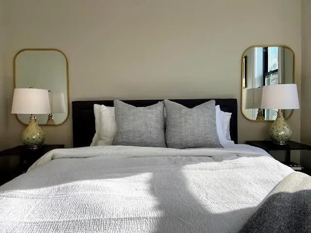 Modern 4 Bedroom In Lakeview
