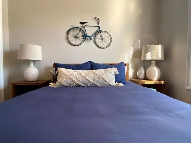 Modern 4 Bedroom In Lakeview
