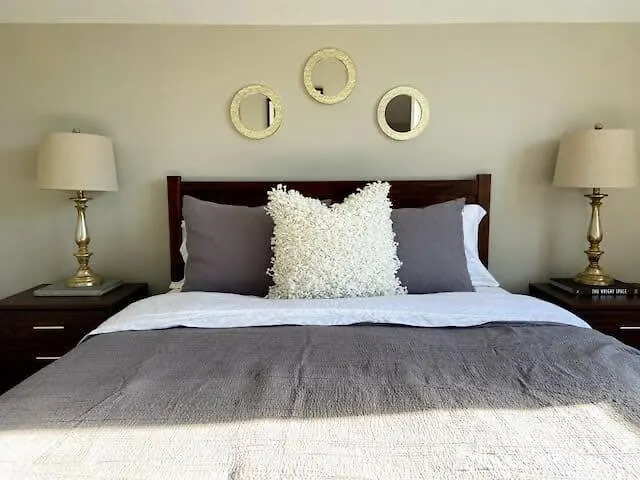 Modern 4 Bedroom In Lakeview