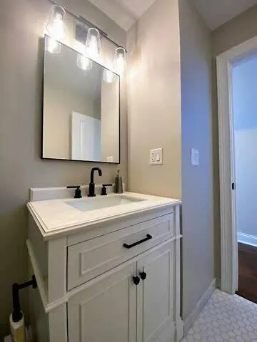 Modern 4 Bedroom In Lakeview